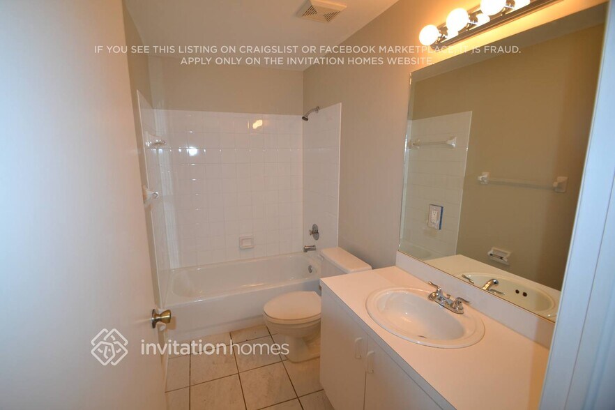 Building Photo - 2542 Country Golf Dr