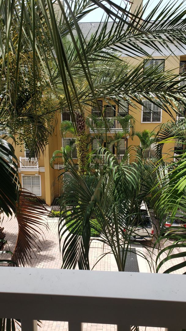 Building Photo - Large 1 Bedroom / 1 Bathroom Condo with Water Fountain View in Downtown Orlando!