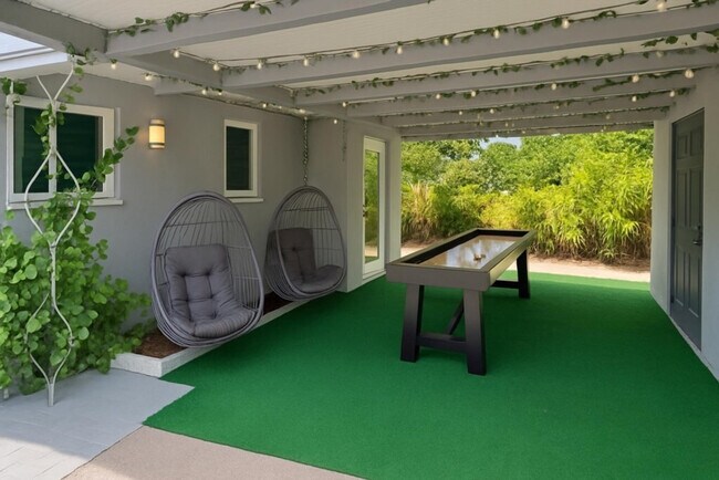 Building Photo - 834 SW 14th Ct