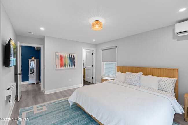 Building Photo - 11 Center St