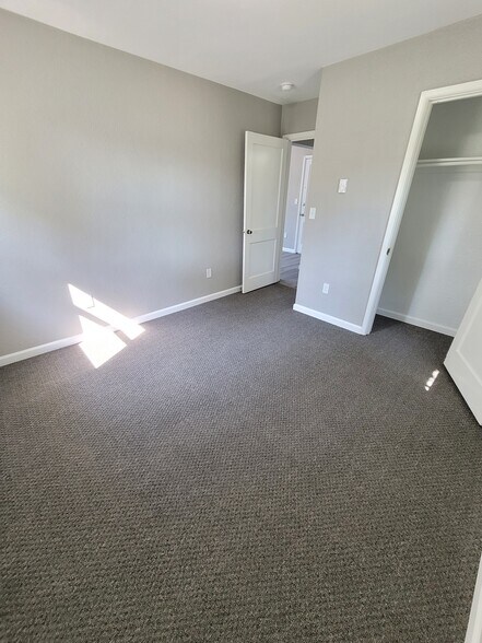 Building Photo - 1383 Iowa Ave SE