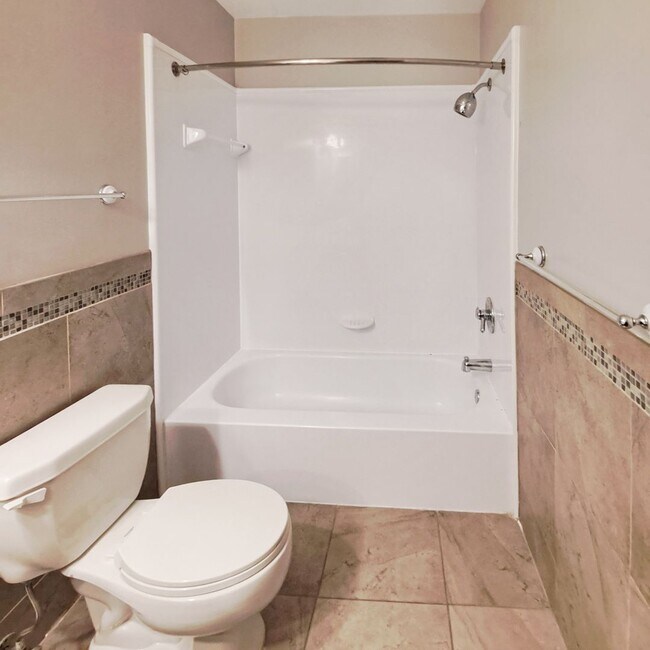 Building Photo - 10244 Prince Pl