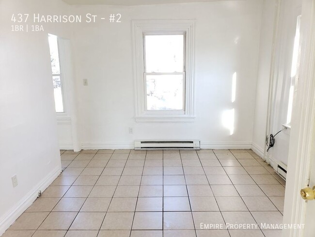 Building Photo - 2nd Floor-1 Bedroom/ 1 Bathroom Apartment ...