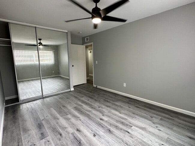 Building Photo - Beautiful 3 Bedroom 2 Bath Condo in Point Loma w/Three Private Patios