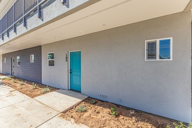 Building Photo - 1435 E Taylor St