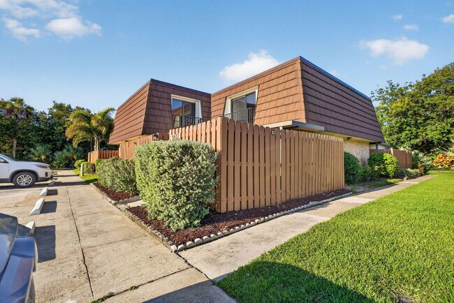 Building Photo - 5612 SE Riverboat Dr