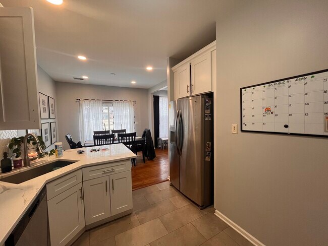 Building Photo - 610 Lakeridge Ct