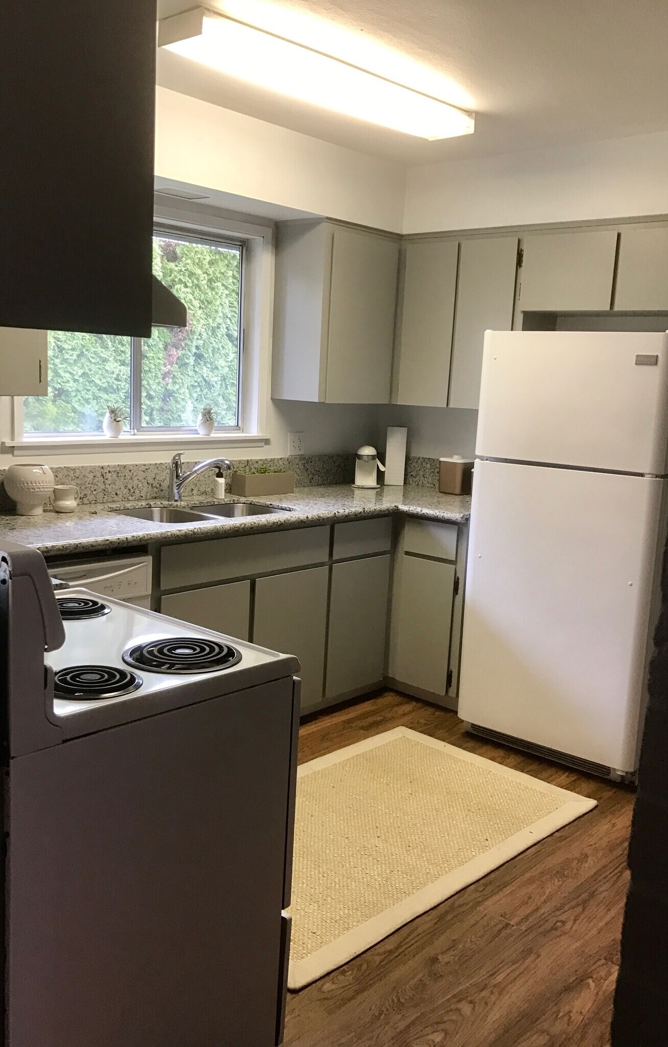 Kitchen with dish washer, oven, and refrigerator. - 8038 N Wayland Ave