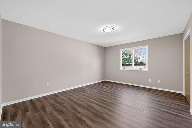 Building Photo - 21 Foxtail Ct