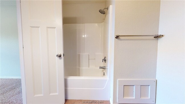 Building Photo - 2501 Horse Shoe Dr