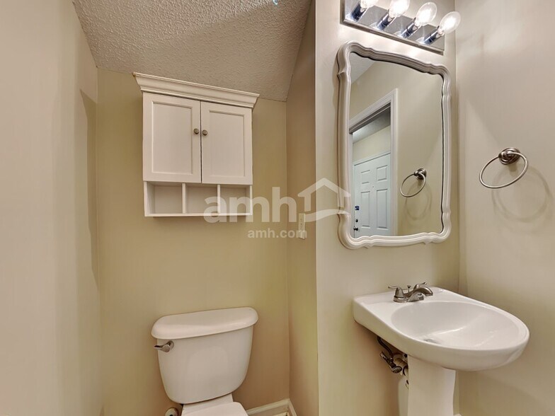 Building Photo - 228 Eagle Ridge Rd