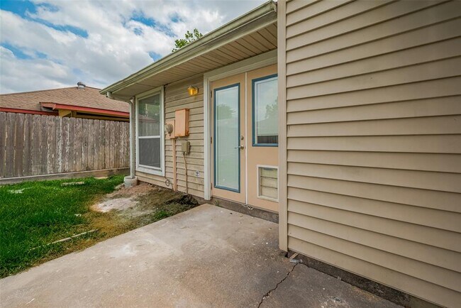 Building Photo - 15934 Barbarossa Dr