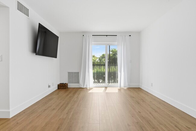 Building Photo - 1601 S Flagler Dr