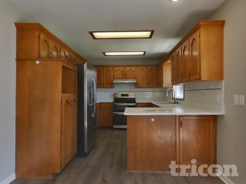 Building Photo - 1920 Fairground Dr