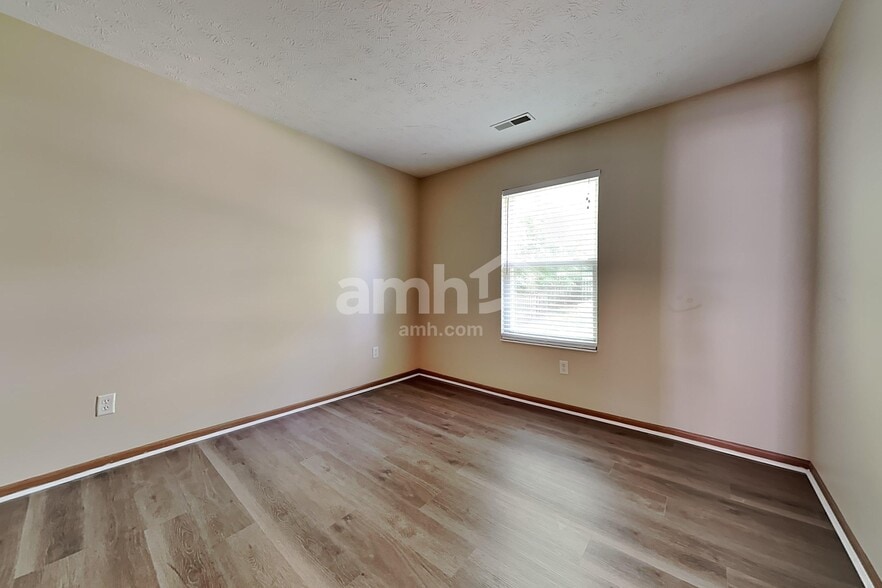 Building Photo - 1344 Crescent Ct