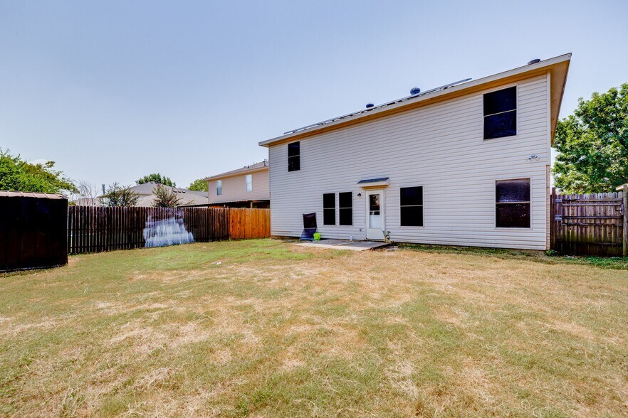 Building Photo - 4260 Meadowknoll Dr