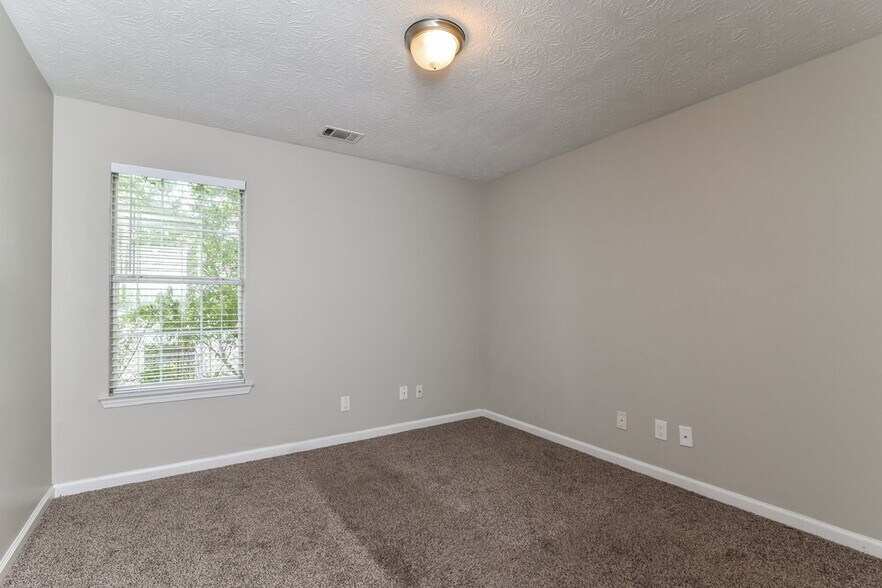Building Photo - 508 Village Cir