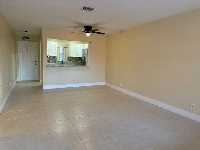 Building Photo - 1450 N Riverside Dr