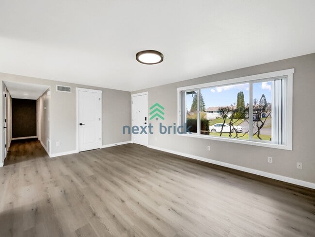 Building Photo - Beautiful 3 beds, 1 bath Single Family Home is available for Rent in Renton!