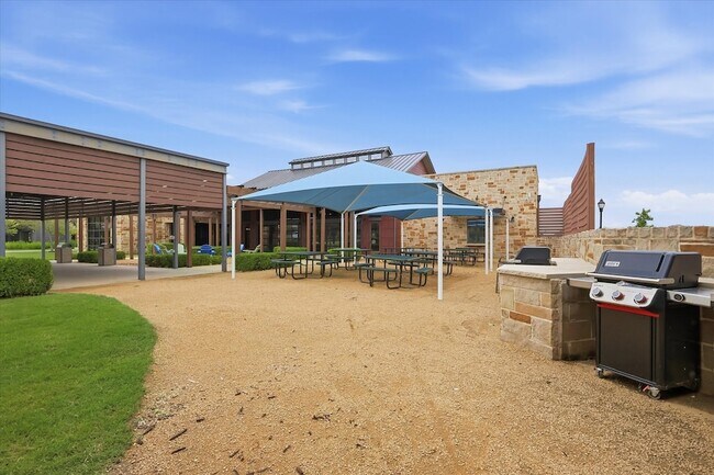 Building Photo - 3916 Ford Dr