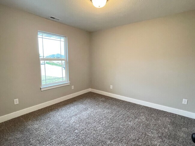 Building Photo - brand new 4/2 home