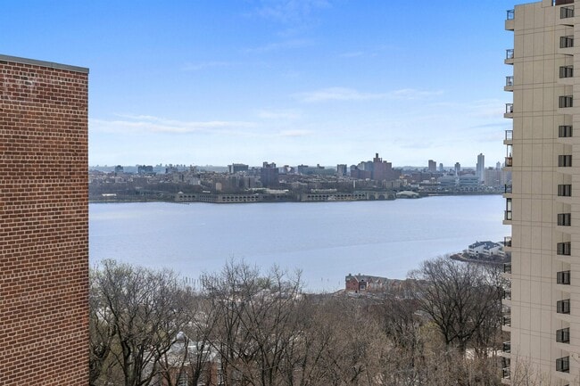 Building Photo - 1450 Palisade Ave