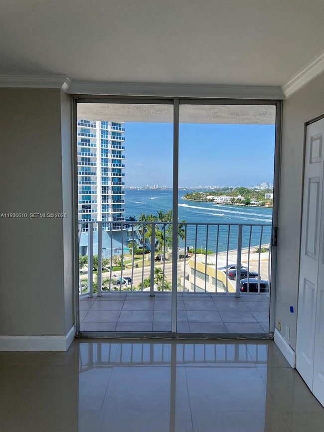 Building Photo - 7601 E Treasure Dr