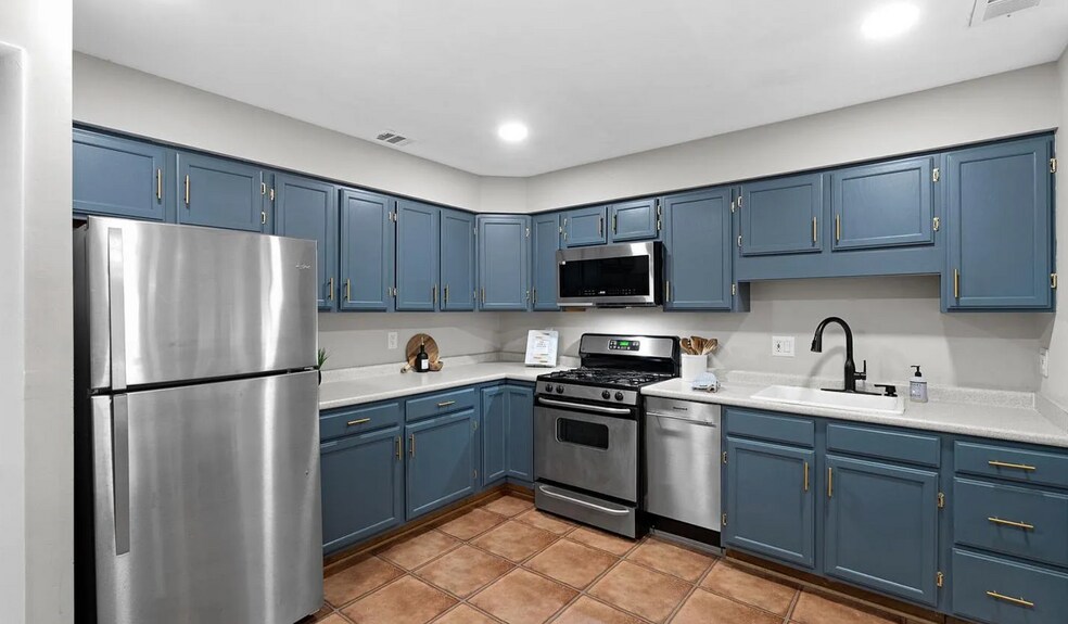 kitchen - 3881 Steppes Ct