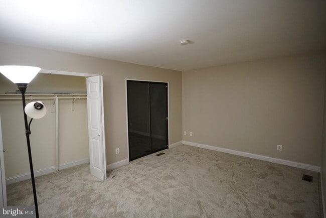 Building Photo - 6317 Early Glow Ct