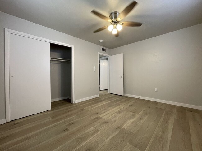 Building Photo - Newly renovated 3/1 with fenced back yard ...