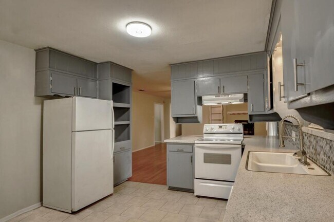 Building Photo - 7821 Natalie Dr