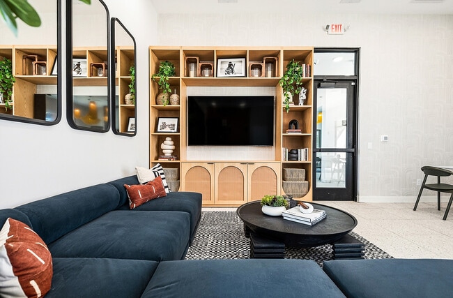 Building Photo - Sonita