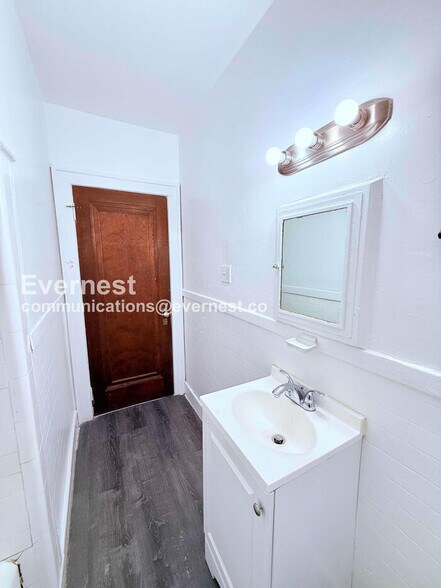 Building Photo - 13523 Santa Rosa Dr