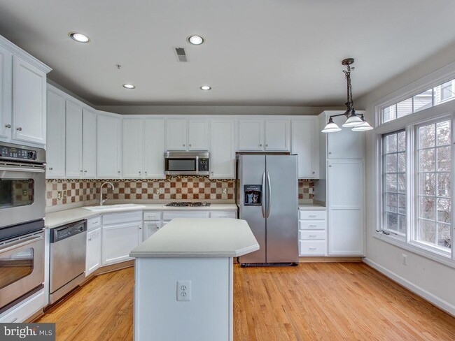Building Photo - 701 Fitzhugh Way