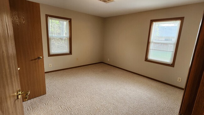 Building Photo - 538 Woodridge Ct