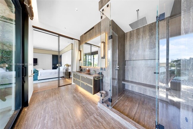 Building Photo - 200 W Rivo Alto Dr