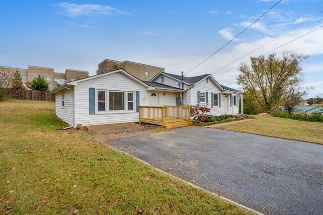 Building Photo - 2614 Mimosa Ln