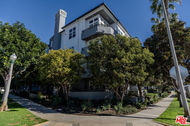 Building Photo - 7100 Playa Vista Dr