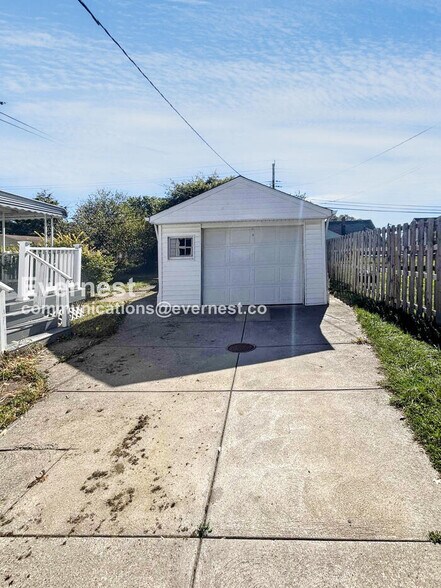 Building Photo - 30034 Oakdale Rd