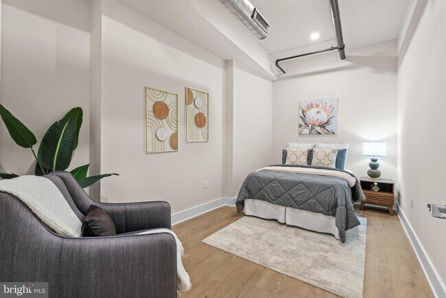 Building Photo - 30 W Broad St