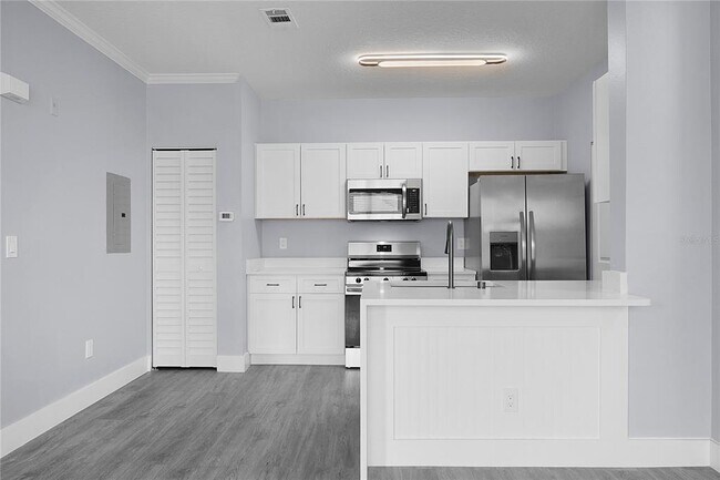 Building Photo - 14340 Fredricksburg Dr