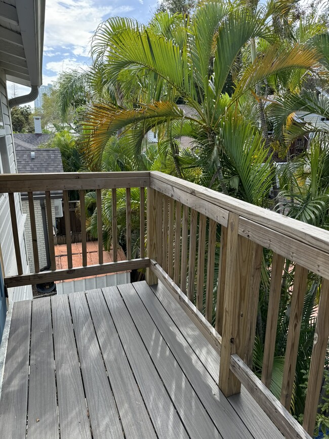 outdoor balcony - 816 2nd St N