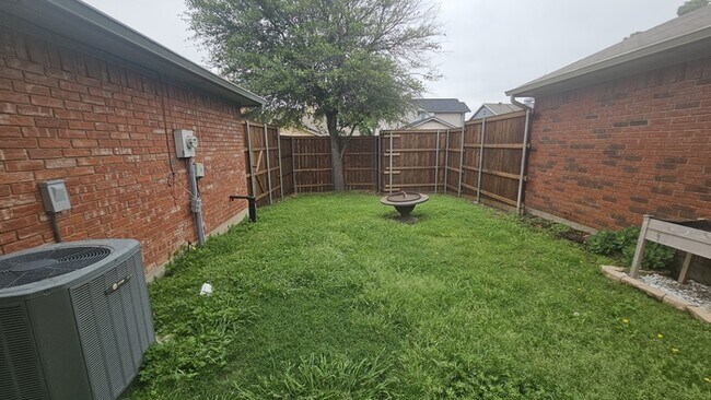 Building Photo - Mesquite Home