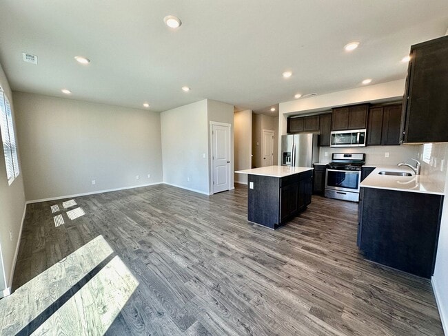 Building Photo - 4 Bedroom Home with Attached 2 Car Garage!