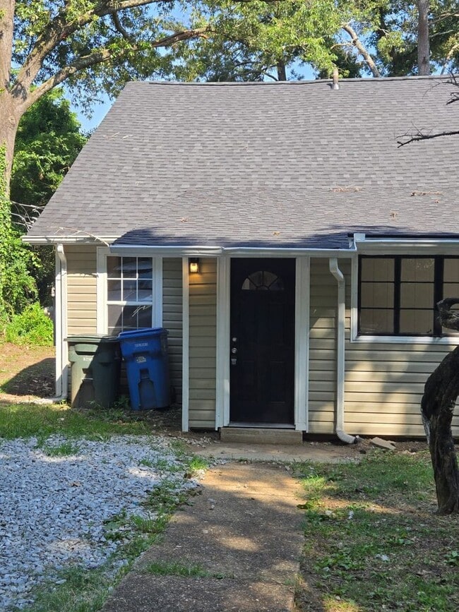 Building Photo - Spacious Single-Family Home in Chattanooga...