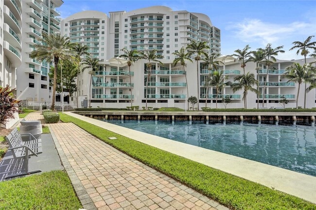 Building Photo - 7910 Harbor Island Dr