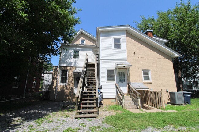 Building Photo - Downtown home for rent