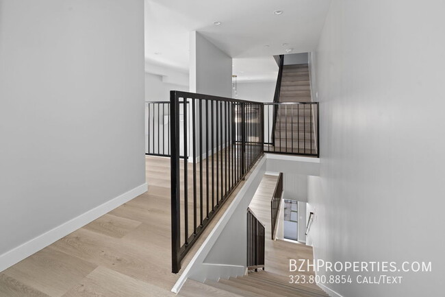 Building Photo - Beautiful Modern Duplex in the heart of No...