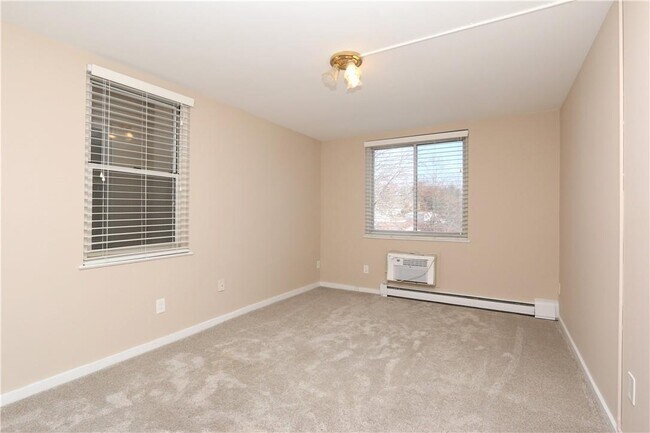 Building Photo - 141 E Lake Blvd