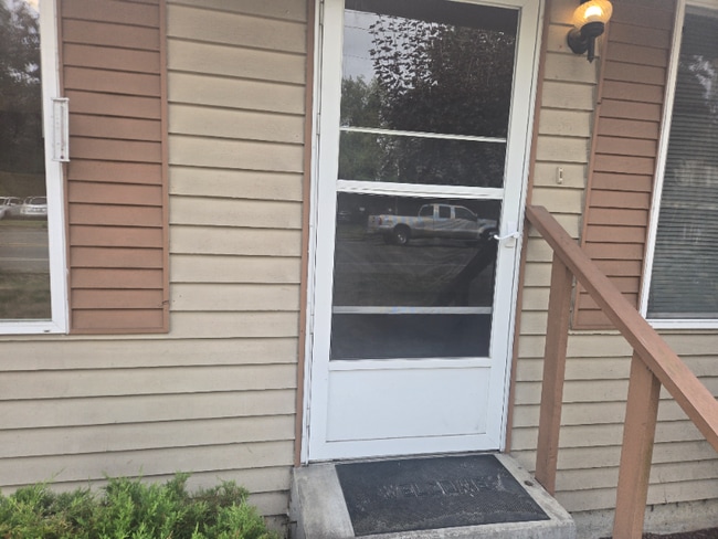Primary Photo - 404 E Burke Ave